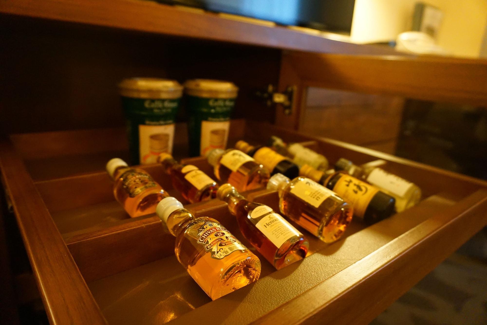 Hotel Nikko Fukuoka Fukuoka  Exterior foto A drawer filled with toiletries