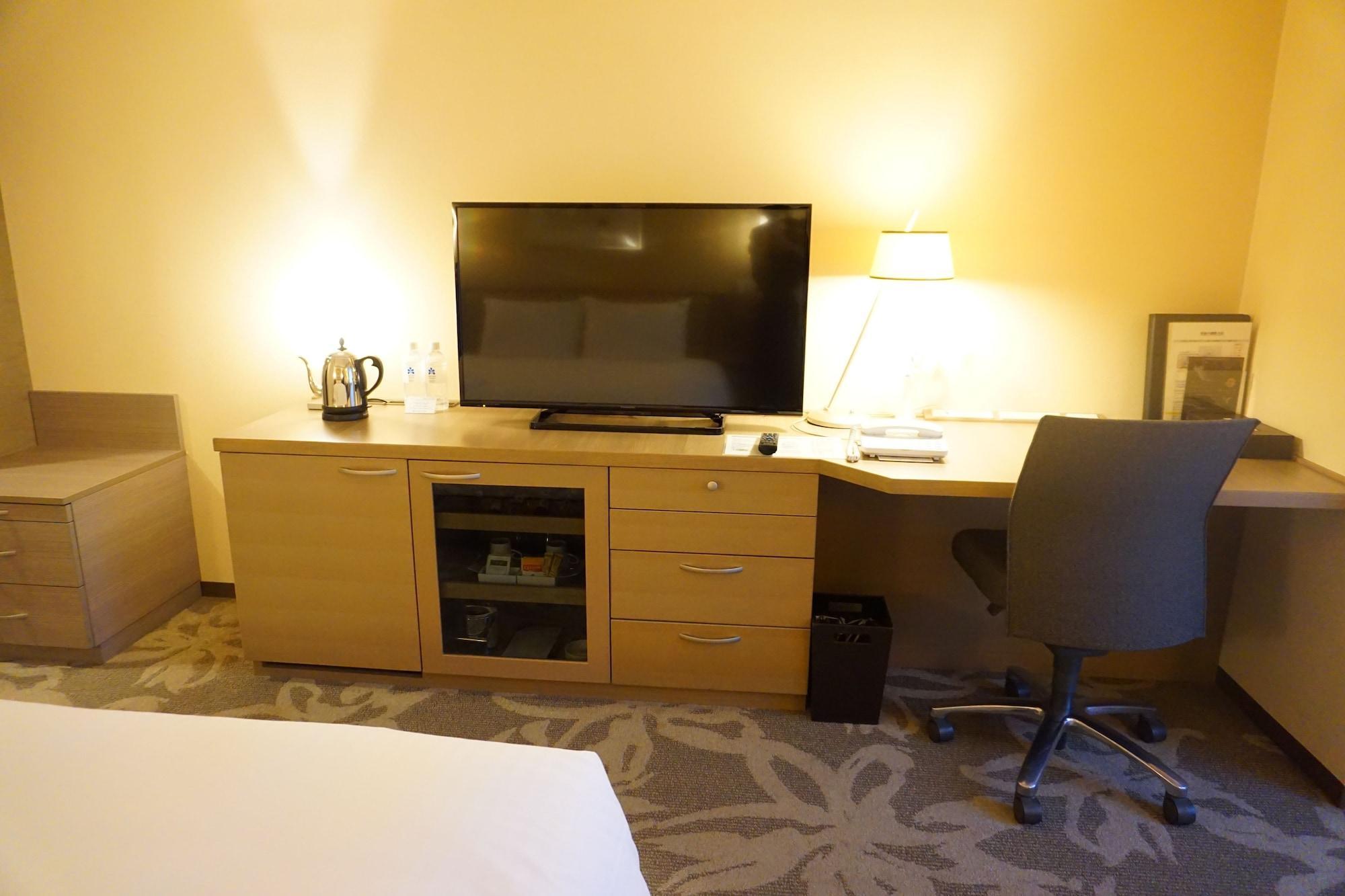 Hotel Nikko Fukuoka Fukuoka  Exterior foto A television in a hotel room